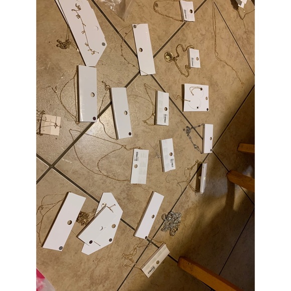 I’m selling this entire box I got full of jewelry! - Picture 6 of 8